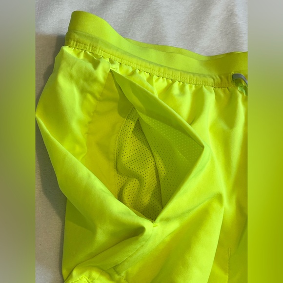 Nike Dri-Fit Women’s Fluorescent Yellow Running Shorts with Pockets Size Medium - Picture 4 of 16
